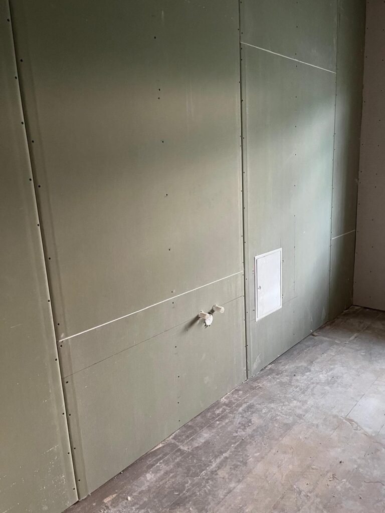 Vorbereitung der Sanitärinstallation im Trockenbauzustand